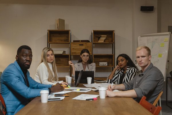Les Clés Essentielles pour Fonder une Entreprise Selon la Réglementation Légale